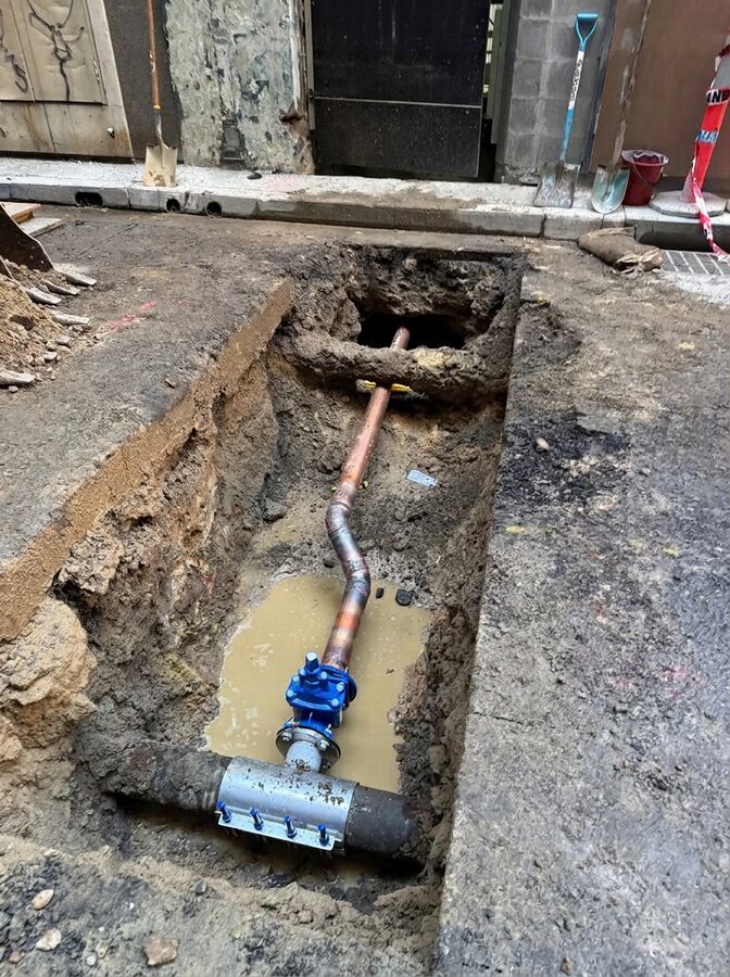 Water main connection